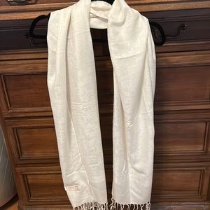 Cream colored pashmina scarf. 70 long 28 wide fringe on the edges .like new